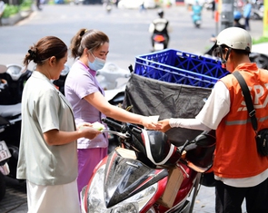Đau đầu vì thuế hàng nhập giá trị nhỏ qua thương mại điện tử