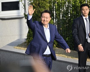 Ông Yoon Suk Yeol rời dinh tổng thống, làm thường dân