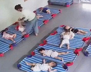Chủ nhà trẻ khóc lóc, xin gia đình tha thứ sau vụ bạo hành trẻ
