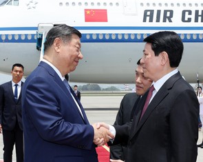 Chủ tịch nước Lương Cường đón Tổng Bí thư, Chủ tịch nước Trung Quốc Tập Cận Bình tại Nội Bài