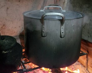 Nồi cơm ngày hòa bình