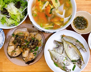 Người Việt ăn cá nhiều xương, ăn mắm nặng mùi hay thế