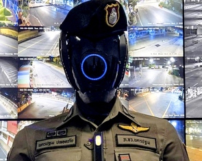 Thái Lan đưa robot cảnh sát AI giữ trật tự lễ hội Songkran