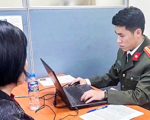 Xử phạt người phụ nữ livestream sai sự thật tại điểm cấp đổi bằng lái