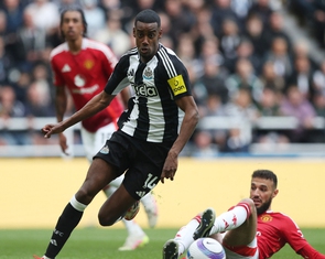 Aston Villa và Newcastle: ai sẽ là đại gia?