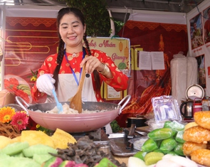 Vô Thảo cầm viên ăn đủ món ngon 3 miền