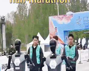 Robot hình người chạy marathon và dấu mốc công nghệ mới