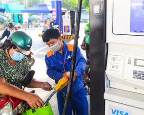 Lãnh đạo Petrolimex lên tiếng về cú 'giảm sốc' của giá xăng dầu sau lệnh áp thuế của ông Trump