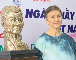 Hành trình không ngoảnh lại của 'bà Tây' Virginia Mary Lockett