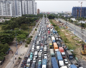 Kẹt xe kéo dài trên cao tốc TP.HCM - Long Thành - Dầu Giây, CSGT đóng nút vào