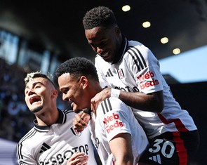 Hàng thủ thảm họa khiến Liverpool thất bại trước Fulham