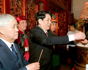 Chủ tịch nước Lương Cường dâng hương giỗ Tổ Hùng Vương