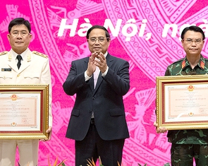 Thủ tướng Phạm Minh Chính tuyên dương lực lượng cứu hộ động đất tại Myanmar