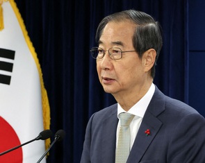 Yonhap: Quyền tổng thống Hàn Quốc Han Duck Soo sẽ từ chức hôm nay