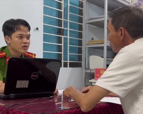 Cha dựng 'kịch bản' nhặt được của rơi trả lại người mất để con 'lập công'