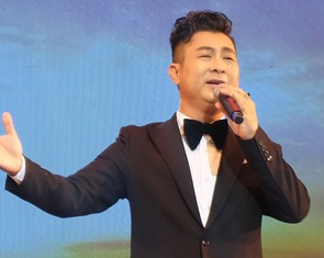 Live show Ánh dương soi sáng của Lê Anh Tuấn với những ca khúc về Bác Hồ