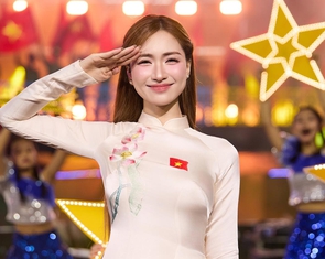 Chương trình nghệ thuật ‘Người là Hồ Chí Minh’ diễn ra trên quảng trường Ba Đình tối 18-5