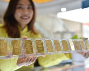 Giá vàng thế giới lao dốc mạnh