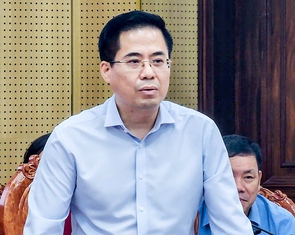 Chủ tịch Quảng Ngãi yêu cầu 'dừng đi học tập kinh nghiệm', tập trung sắp xếp bộ máy