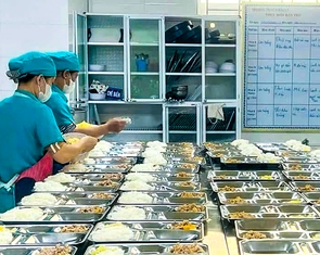 Một bữa ăn bán trú phải đóng thuế 2 lần?