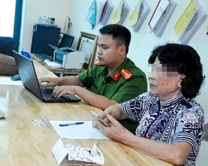 Bị công an giả tính lừa hơn 3 tỉ đồng, cụ bà 77 tuổi tỉnh táo lên báo công an phường