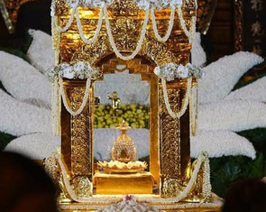 Hàng chục ngàn người về chùa Tam Chúc chiêm bái xá lợi Phật trong ngày đầu tiên