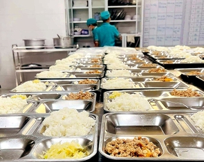 Chủ tịch Quảng Bình chỉ đạo khẩn vụ bữa ăn bán trú bị đánh thuế 2 lần