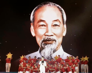 Lắng đọng chương trình 'Từ Làng Sen đến TP.HCM'