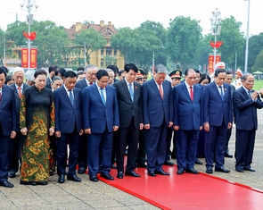 Lãnh đạo Đảng, Nhà nước vào Lăng viếng Chủ tịch Hồ Chí Minh dịp 19-5