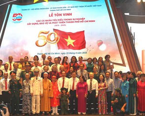 Những huyền thoại đi ra từ bão lửa
