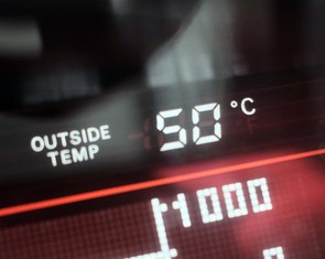 Chưa hè, UAE đã nóng như lò nướng, tới 50,4 độ C