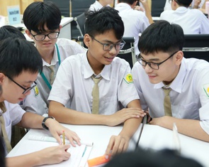 Siết dạy thêm để học sinh tự học: Cần có hướng dẫn, không bỏ mặc các em 'tự bơi'