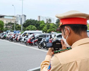 Cảnh sát giao thông Hà Nội tăng cường máy quay ghi hình vi phạm tại các nút giao trọng điểm