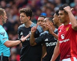 Aston Villa 'chê' trọng tài non nớt sau khi thua Man United, mất vé Champions League