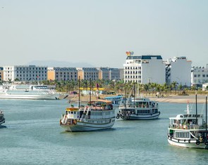 Hạ Long kiên quyết với rác thải nhựa, nơi khác thì sao?