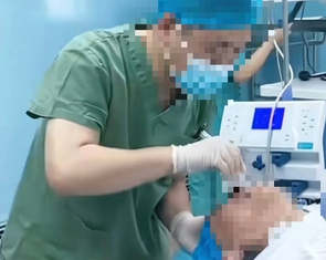 Bác sĩ vừa livestream vừa khám thai, có đúng quy định?