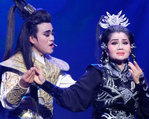 Tú Sương nối nghiệp xưa với Hồ Nguyệt Cô