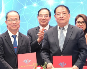 Báo Tuổi Trẻ và Trường đại học Hòa Bình ký kết hợp tác đào tạo