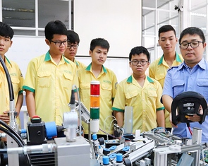 Tuyển sinh cao đẳng, trung cấp: Có thể đăng ký cả trực tiếp và trực tuyến