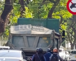 Phạt tiền, trừ điểm bằng lái tài xế xe ben chục tấn chạy vào đường cấm ở Đà Nẵng