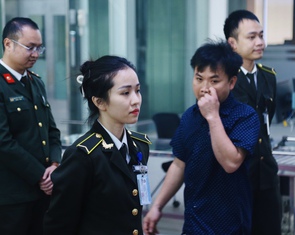 Dùng VNeID làm thủ tục tại sân bay Nội Bài và sân bay Tân Sơn Nhất ra sao?