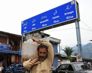 Căng thẳng leo thang, Ấn Độ cấm nhập khẩu hàng hóa từ Pakistan