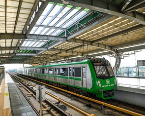 Đường sắt đô thị Cát Linh - Hà Đông xuống cấp, có ga thủng mảng lớn