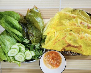 Tết Đoan ngọ, miền Tây rộn ràng rủ nhau đổ bánh xèo, góp  món 'ăn online'