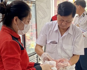 Vụ Công ty C.P. Việt Nam bị tố bán heo mắc bệnh: Tiếp tục kiểm tra 3 cửa hàng Fresh Shop
