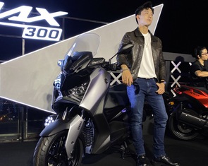 Yamaha XMAX 300 2025 ra mắt Việt Nam: Giá 140 triệu, thêm vài trang bị đấu Honda SH 350i