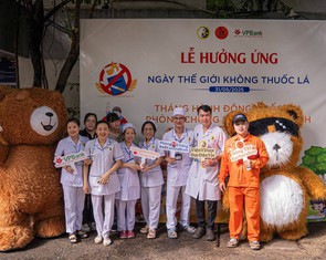 Hơn 100.000 người Việt tử vong do thuốc lá mỗi năm, nhân viên y tế nói không với thuốc lá