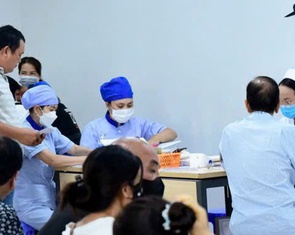Bệnh nhân tìm kiếm về nivolumab 'điều trị 15 loại ung thư', bác sĩ khuyến cáo gì?