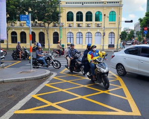 Có vạch mắt võng tại giao lộ Lê Duẩn - Tôn Đức Thắng, xe rẽ phải thuận lợi hơn