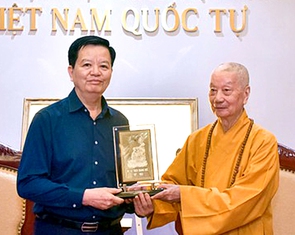 Phó thủ tướng Mai Văn Chính chiêm bái xá lợi Bồ tát Thích Quảng Đức